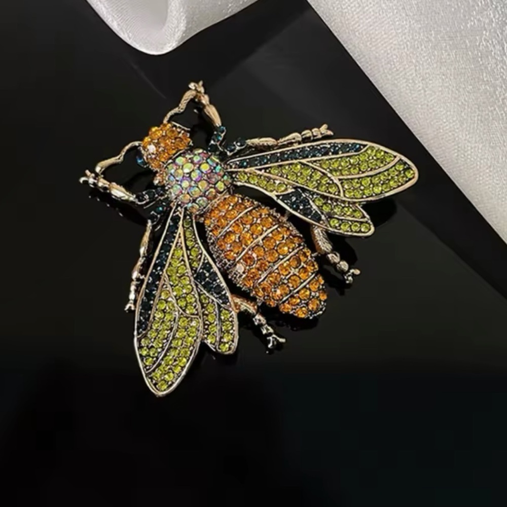 Bee Insect Hazel Crystal Brooch - Picture 7 of 9